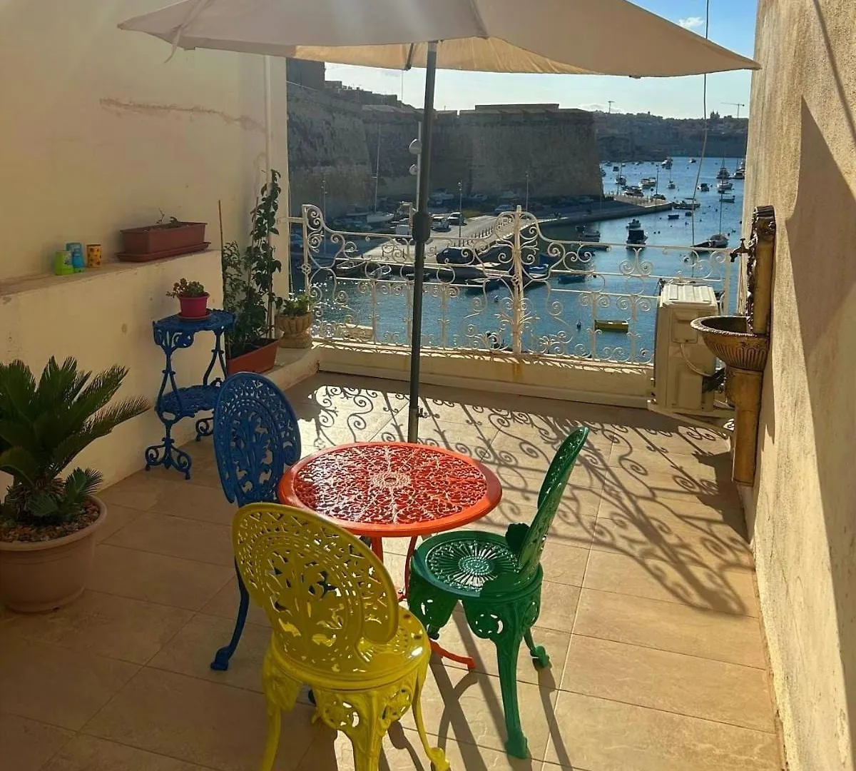 Villa 1500 Little Pink House In Kalkara Creek
